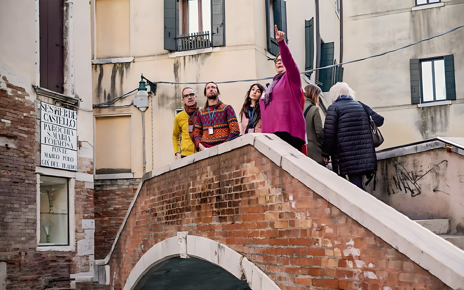 2.5-Hour Guided Tour of Venice with Glass and Mask-Making Experience