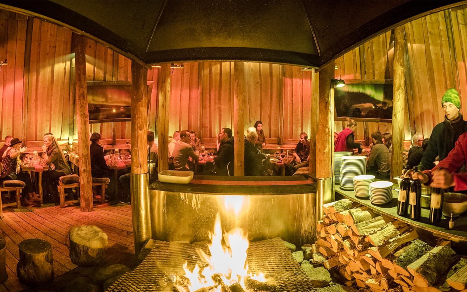 Tromso: Northern Lights and Husky Experience with Traditional Dinner tickets in Tromso - Features | TickYourList