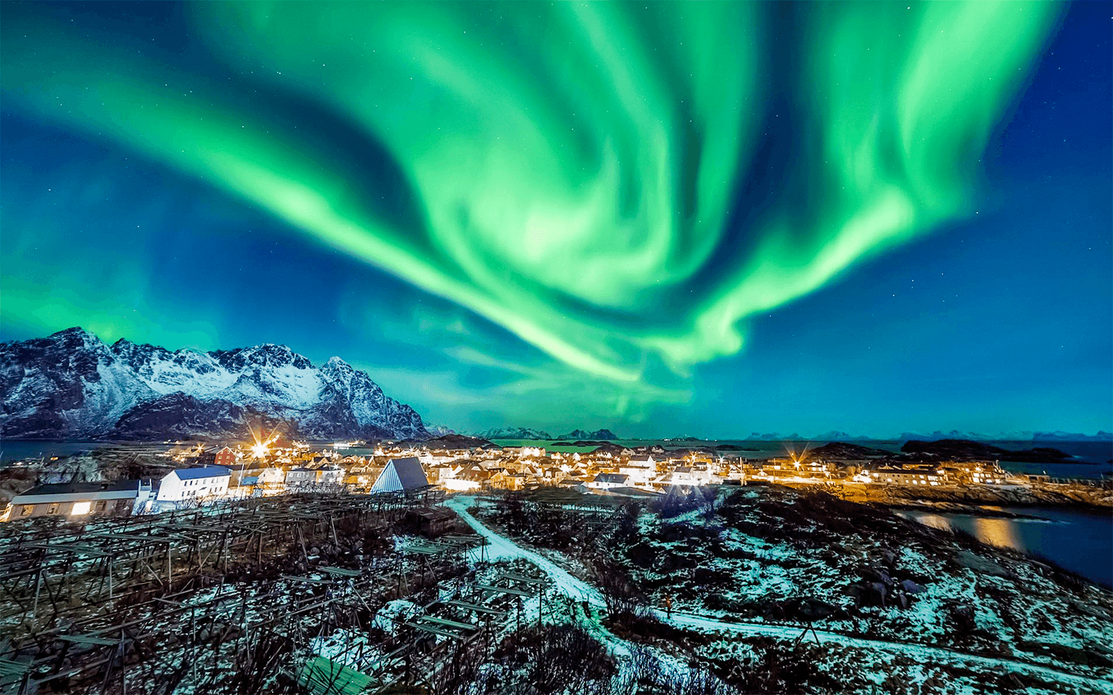 Northern Lights Chase Minibus Tour with Campfire tickets in Tromso - Attractions | TickYourList