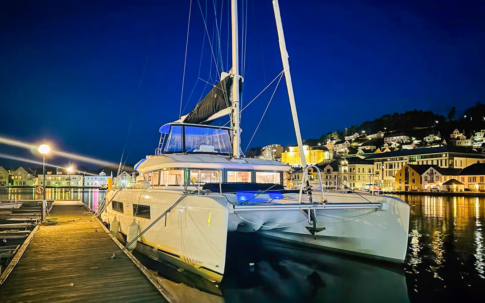 3-Hour Northern Lights Guided Tour on a Luxury Catamaran