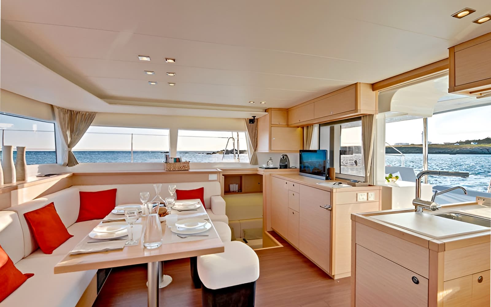 3-Hour Northern Lights Guided Tour on a Luxury Catamaran tickets in Tromso - Features | TickYourList