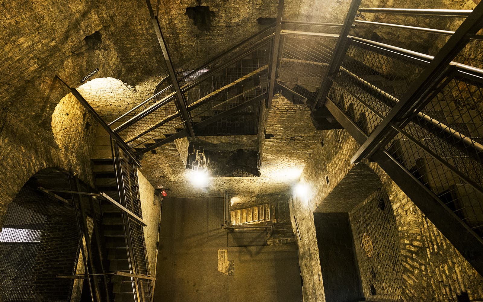Italian Guided Tour through the Torino Noir