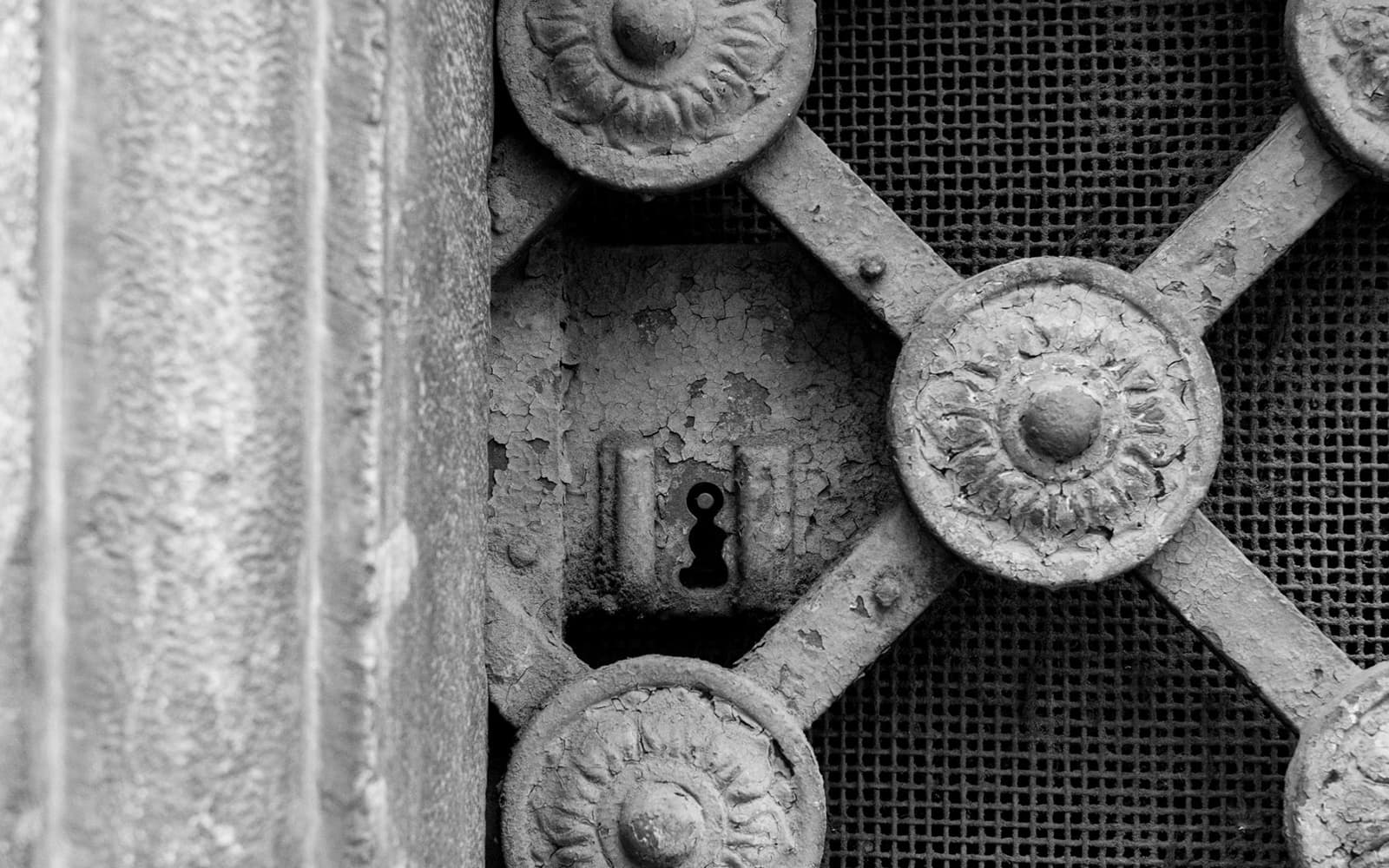 Italian Guided Tour through the Torino Noir tickets in Turin - Features | TickYourList