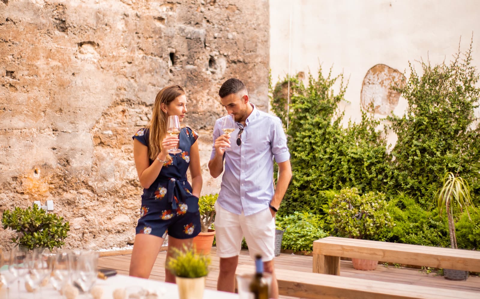 Valencia: Old Town Tour with Wine & Tapas in 11th Century Monument
