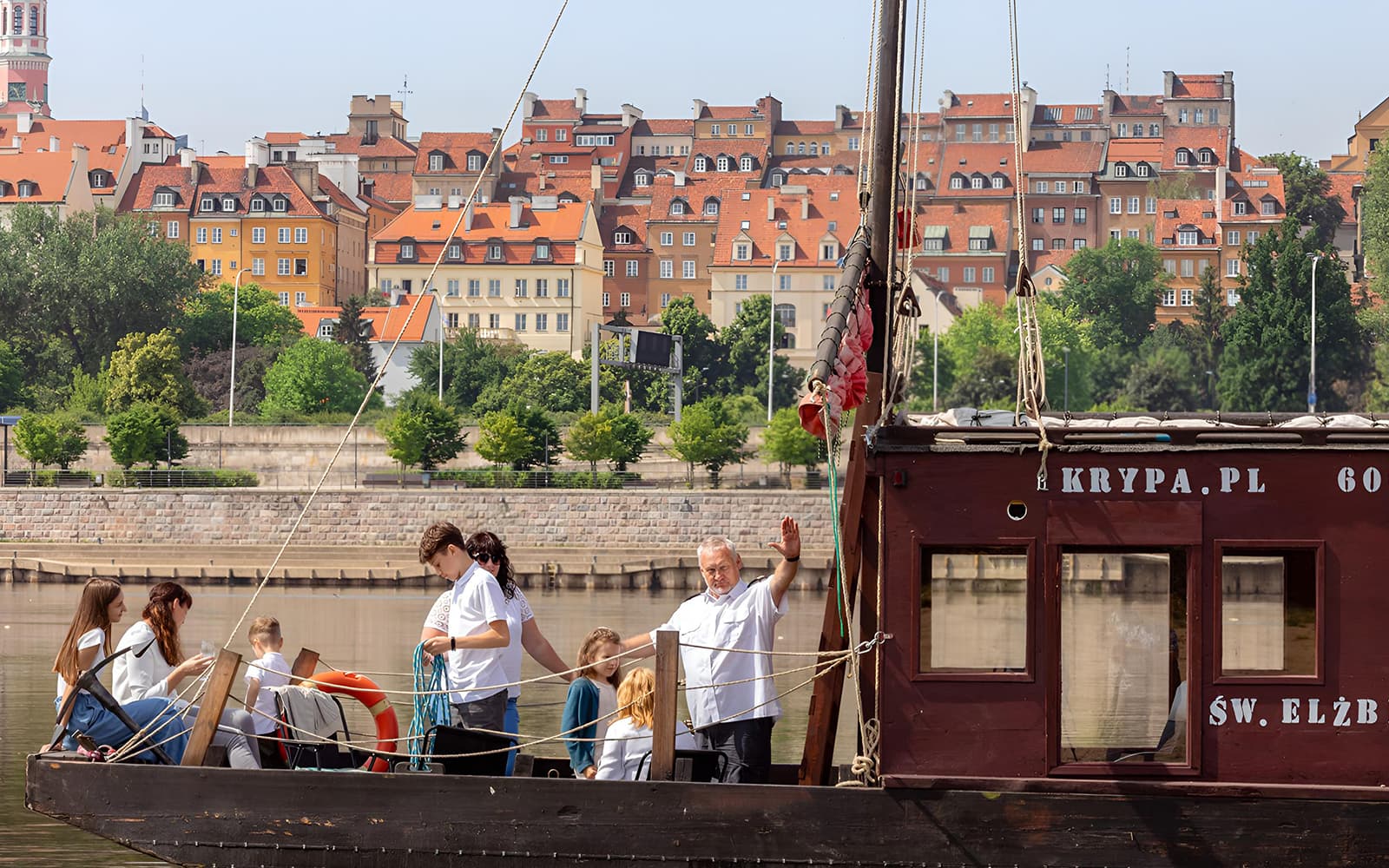1-Hour Traditional Galar Cruise on Vistula River tickets in Warsaw - Attractions | TickYourList