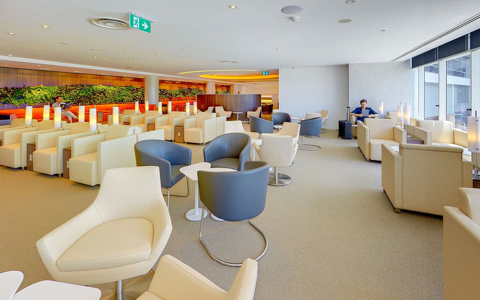 Plaza Premium Lounge Access at Sydney International Airport: T1, International Departures