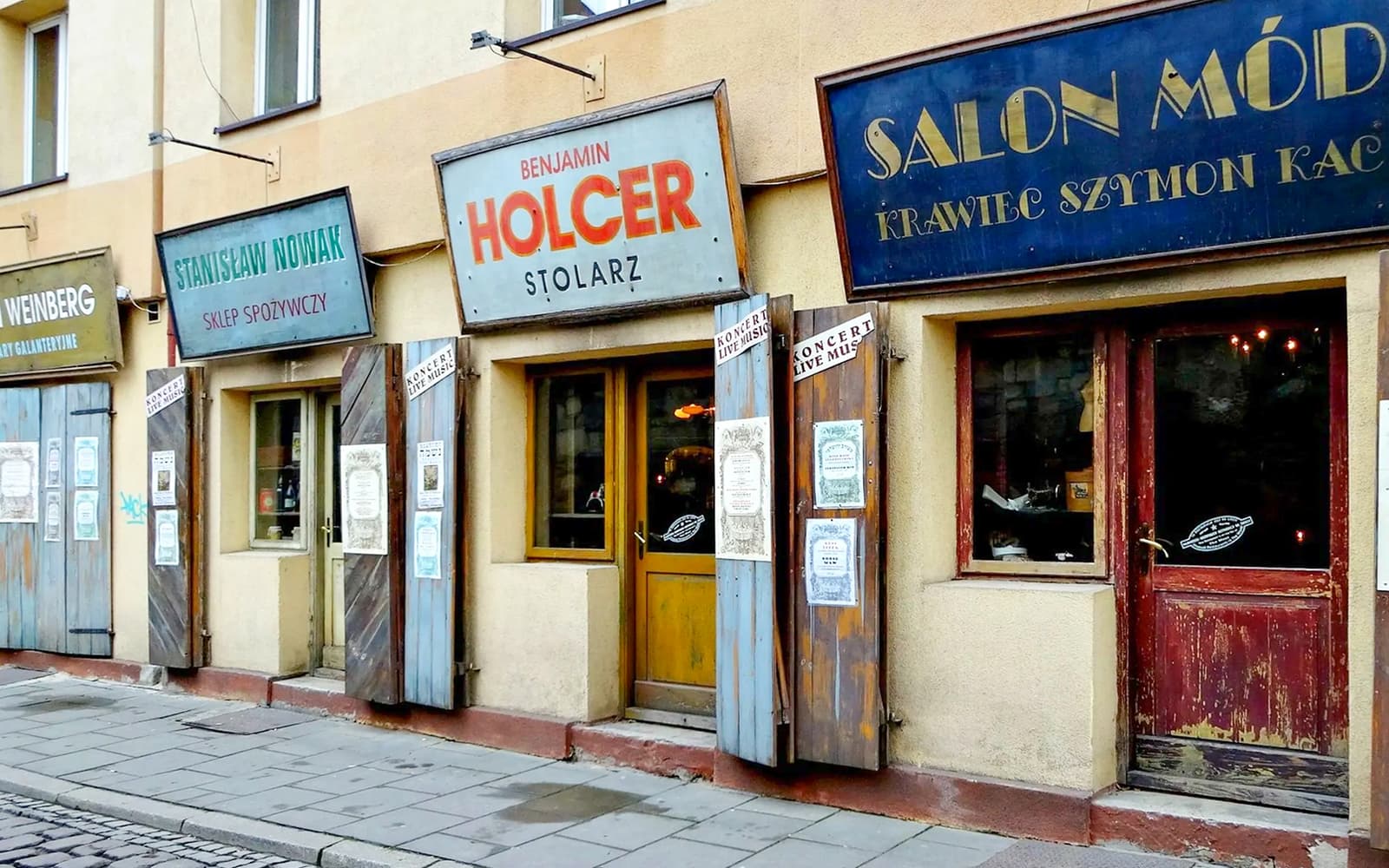From Warsaw: Krakow, Schindler's Factory & St. Mary's Basilica Small-Group Tour with Lunch tickets in Warsaw - Activities | TickYourList