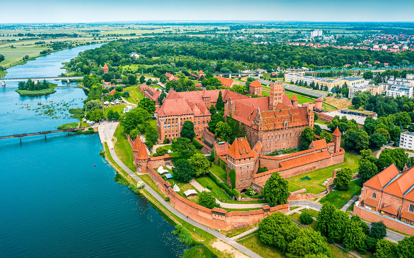 Day Tour of Malbork Castle with Round-Trip Transfers