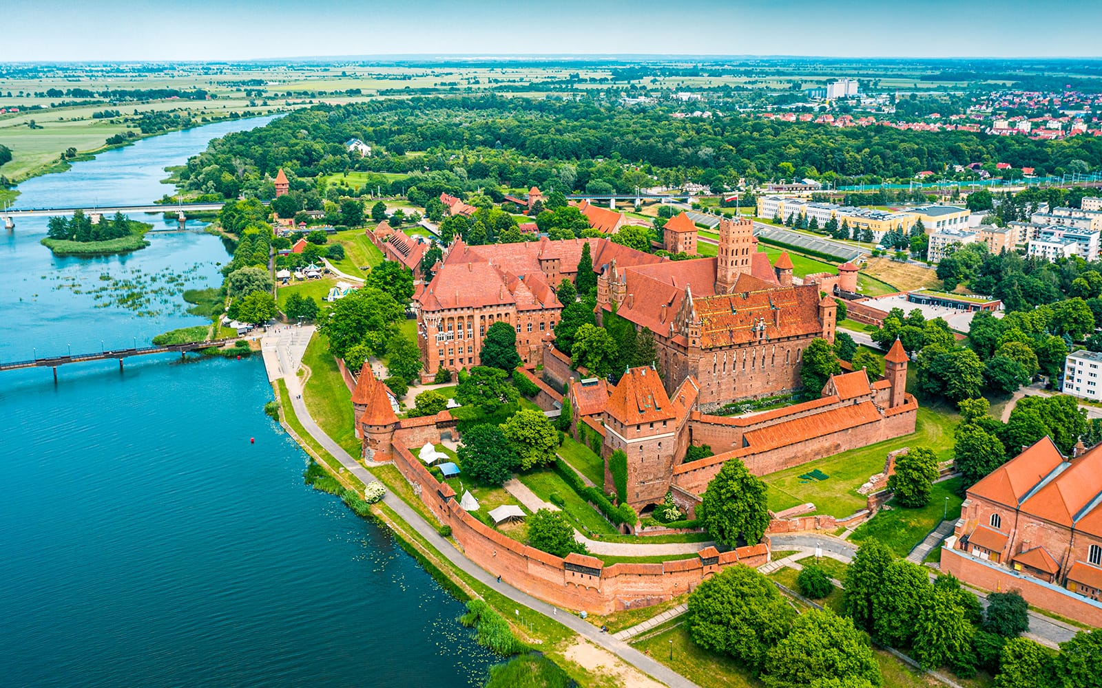 Day Tour of Malbork Castle with Round-Trip Transfers