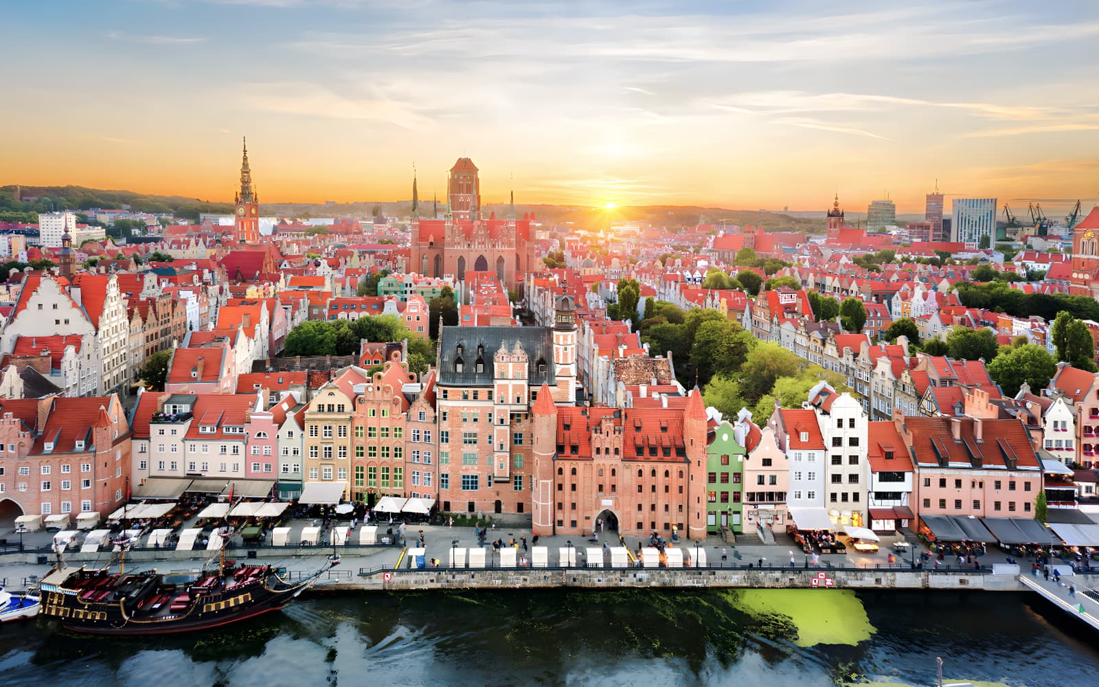 Private Guided Tour of Gdansk Old Town with Train Transfers