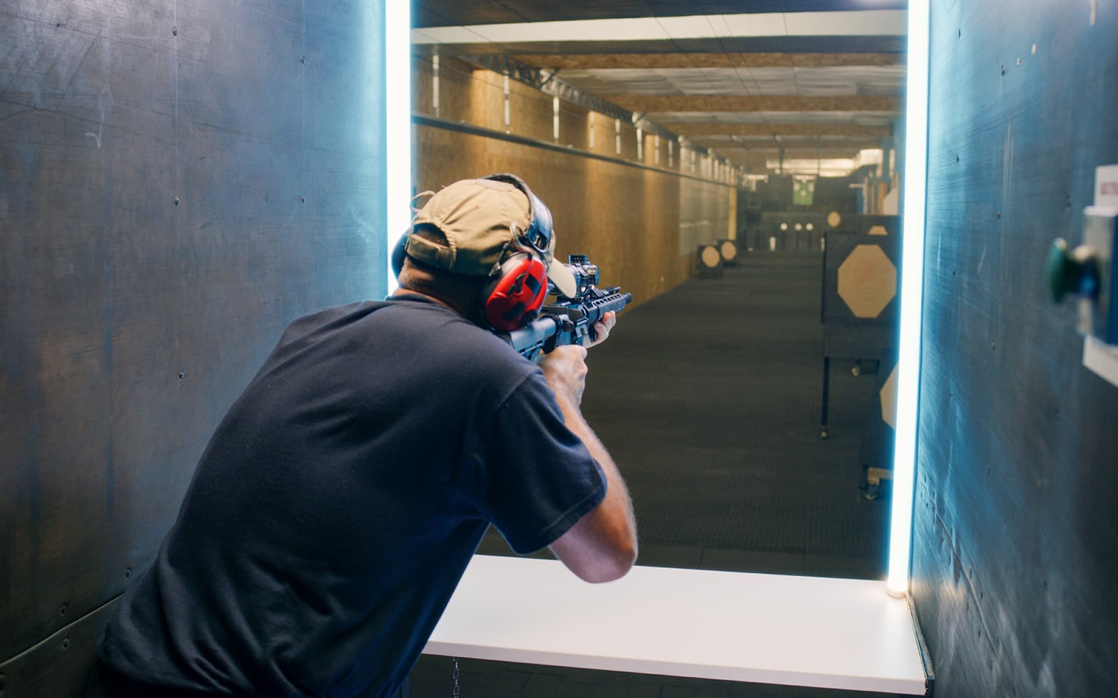 Warsaw: Gun Shooting Range with Round-Trip Hotel Transfers