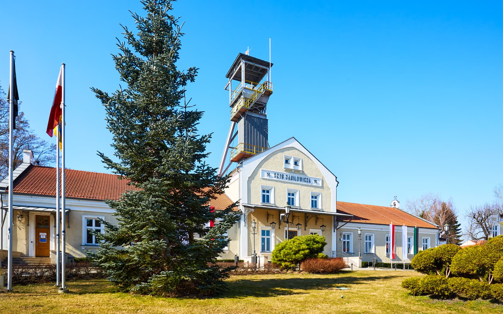 Small Group Guided Tour of Krakow & Wieliczka from Warsaw with Lunch