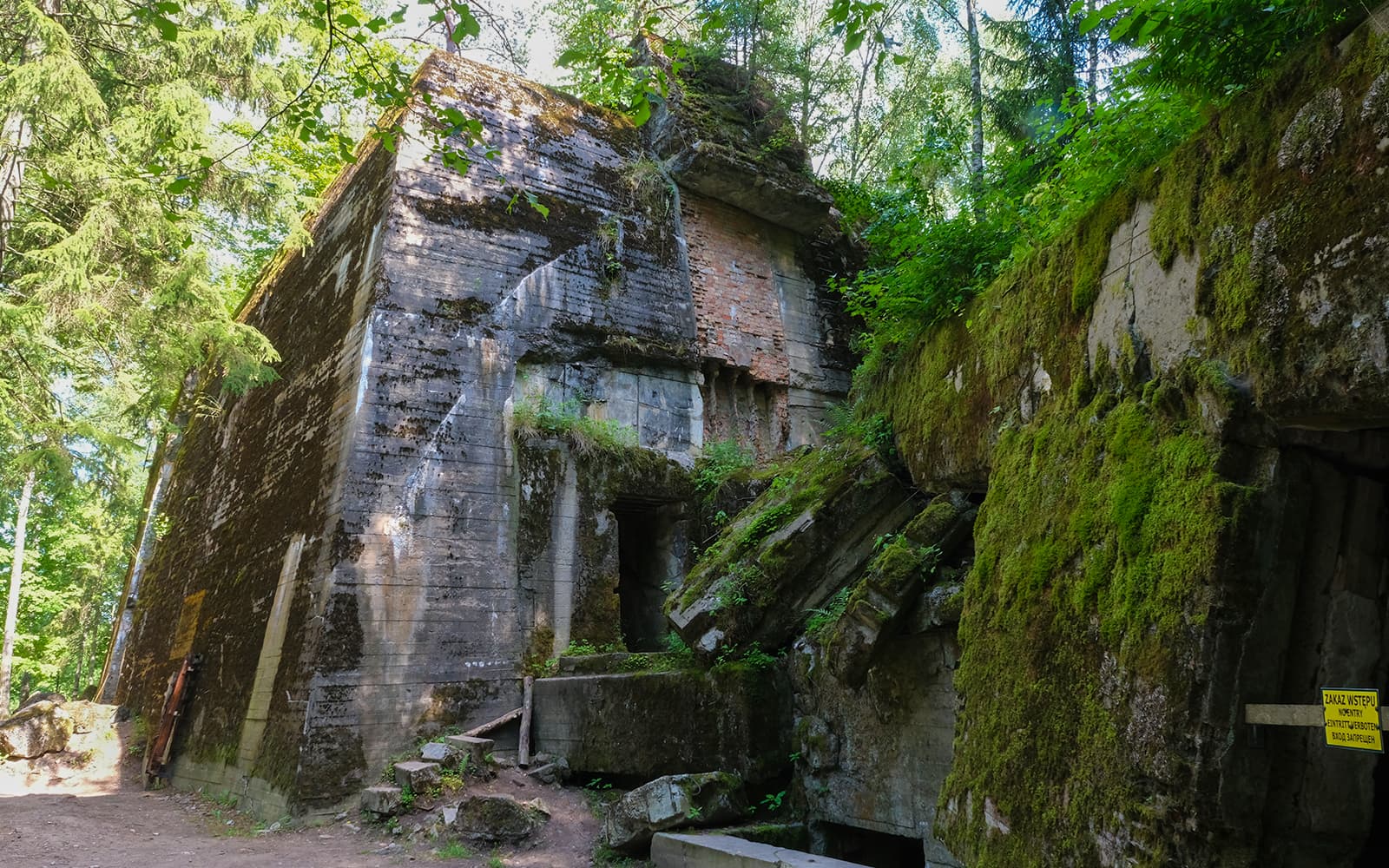 Small Group Tour of Wolf's Lair & Swieta Lipka with Lunch & Hotel Transfers
