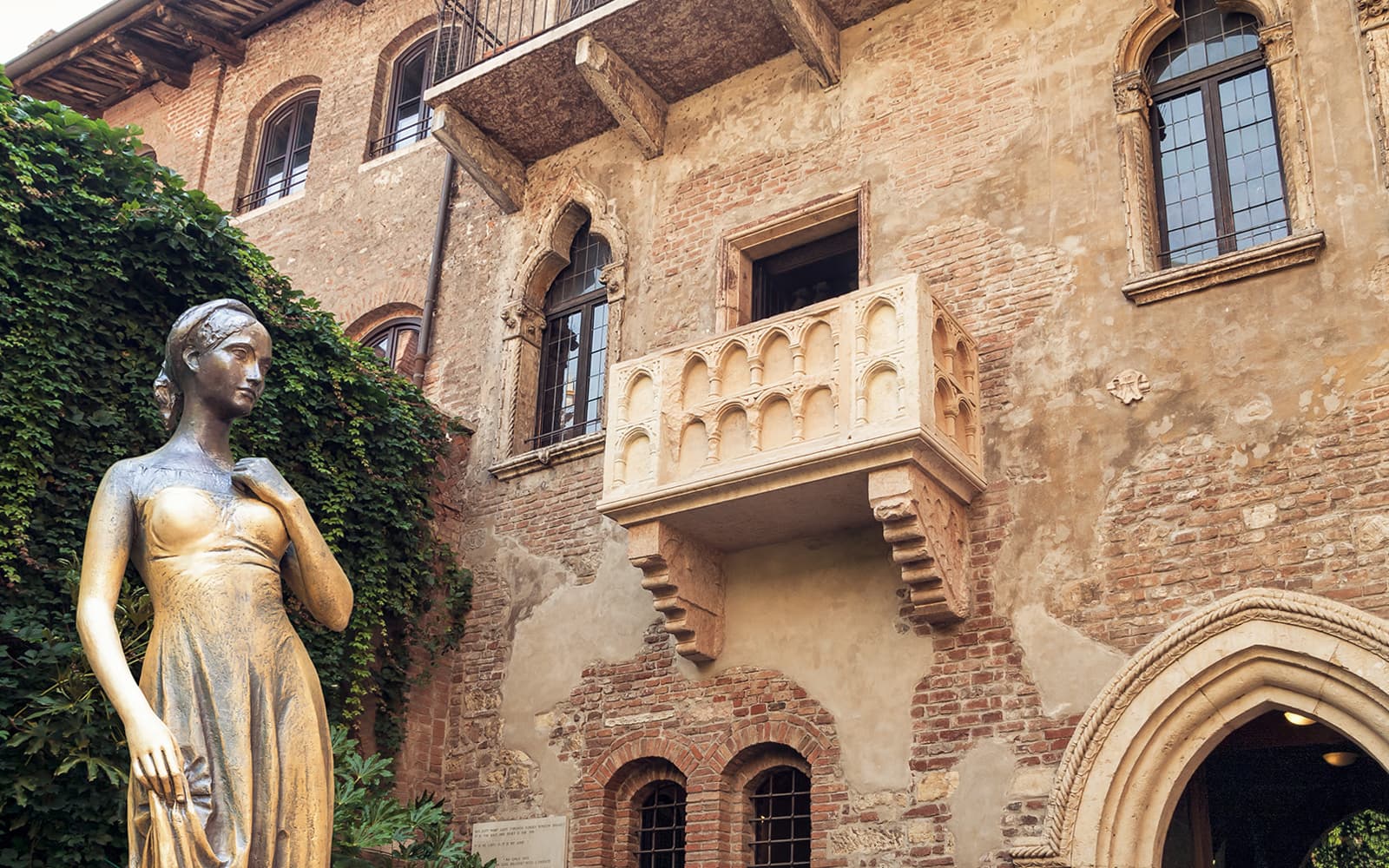 Verona Walking Tour with Arena Skip-the-Line Tickets in Verona - Features | TickYourList