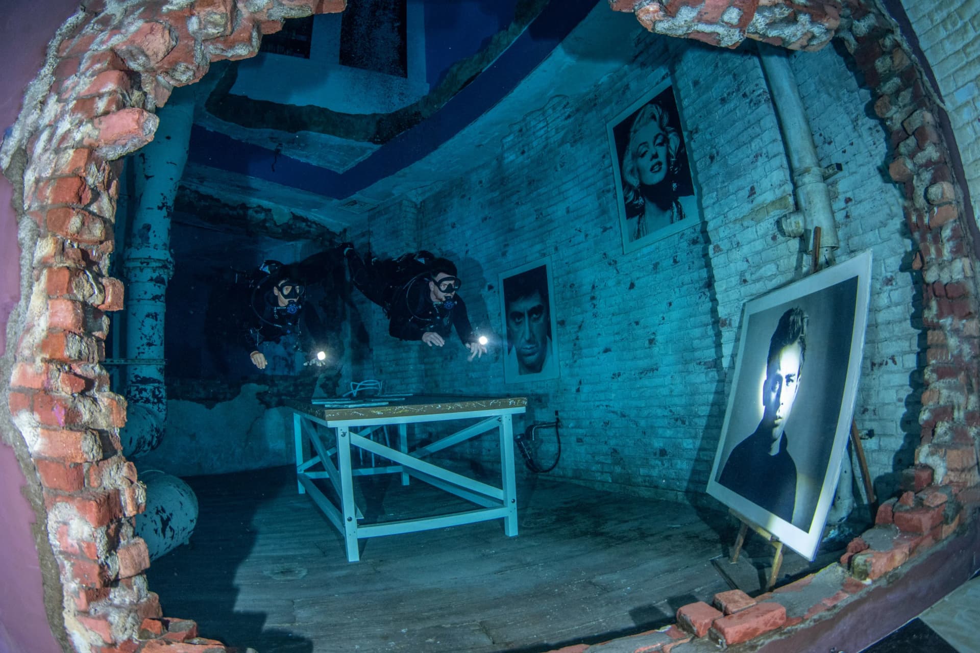 Diving in the world's deepest pool in Dubai