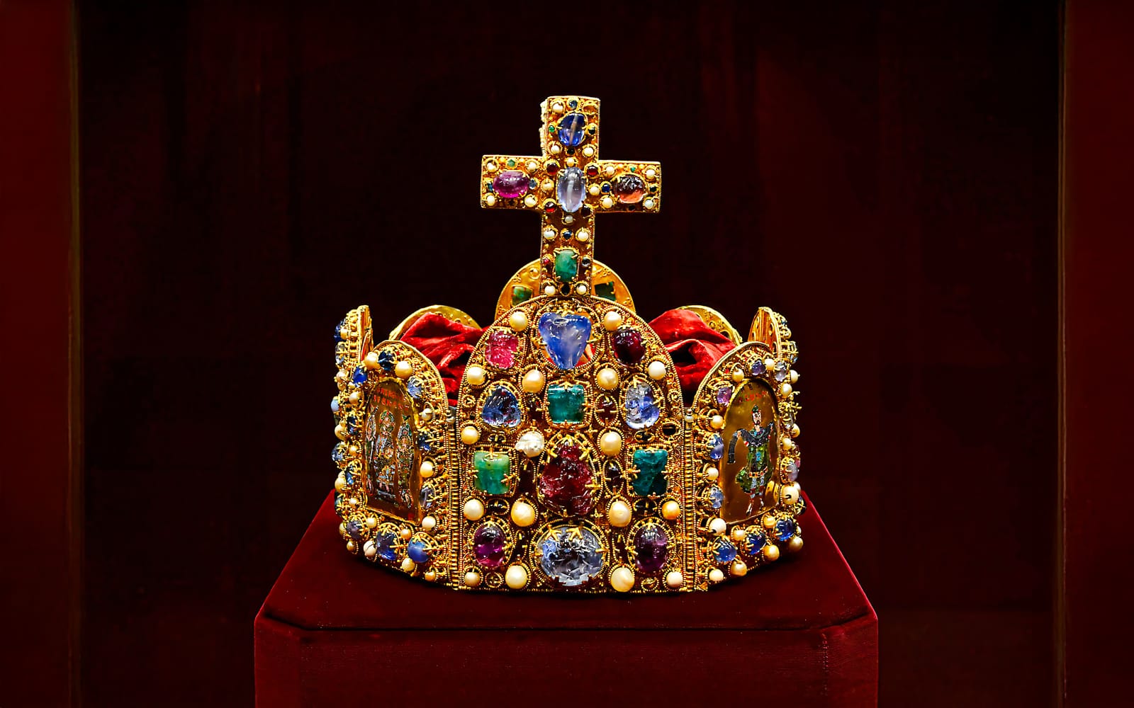 Combo (Save 5%): Sisi Museum & Hofburg Guided Tour + Imperial Treasury Entry Tickets in Vienna - Features | TickYourList