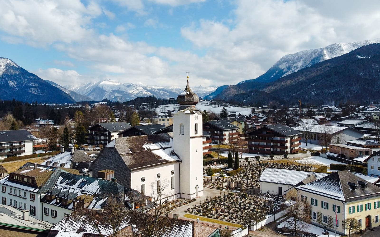 From Vienna: Hallstatt, Mountains & Alpine Lakes Day Trip