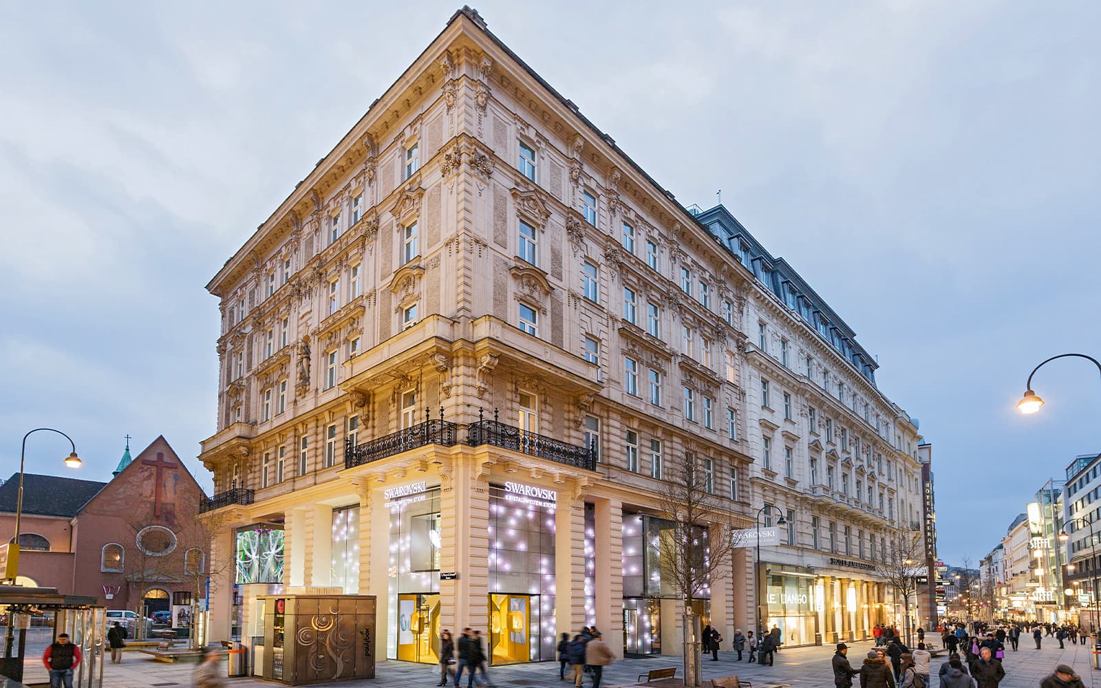 1-Hour Guided Tour of Vienna’s Swarovski House with Champagne & Gift