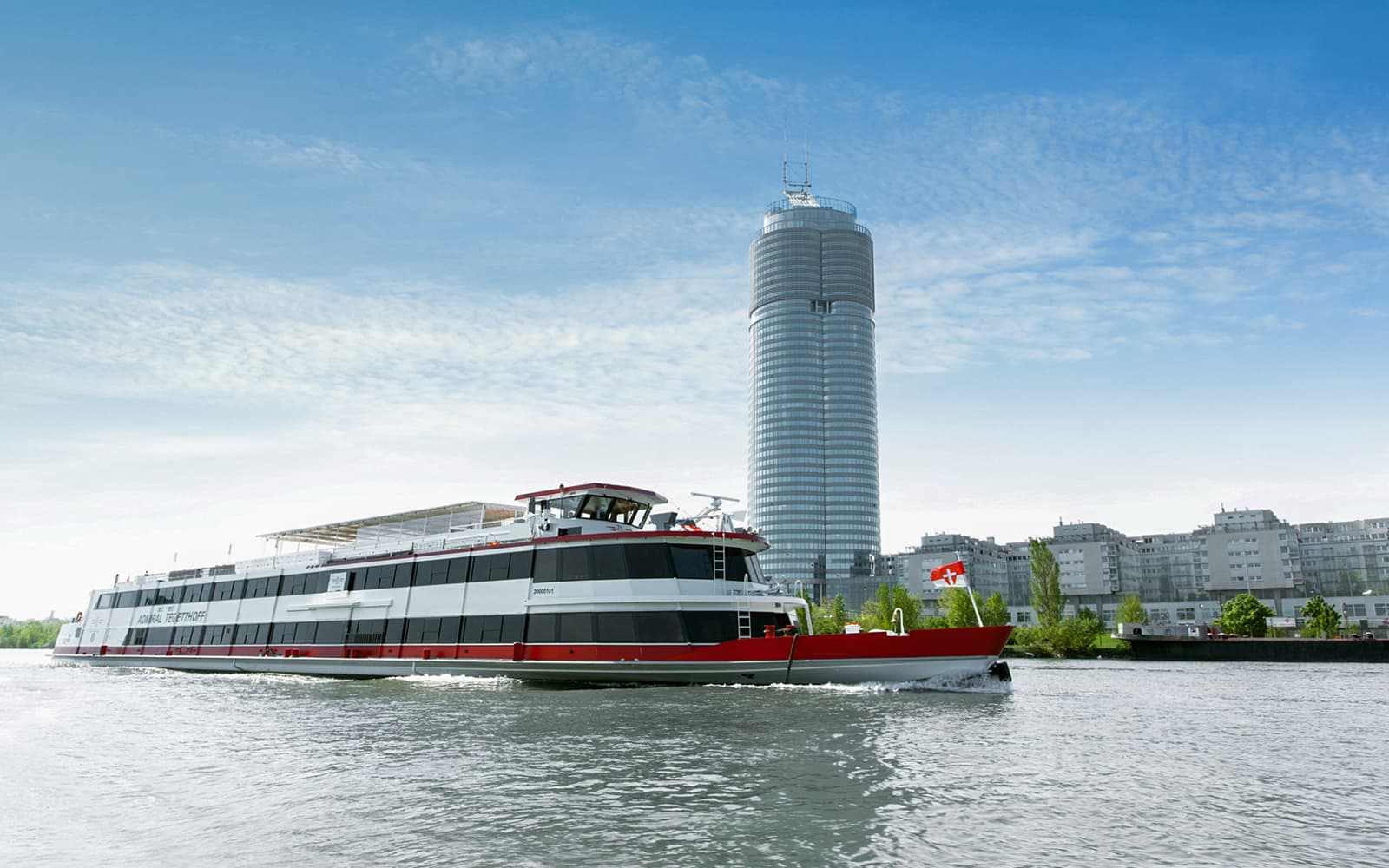Sightseeing Cruise on the Danube River with Sunday Brunch and Live Music