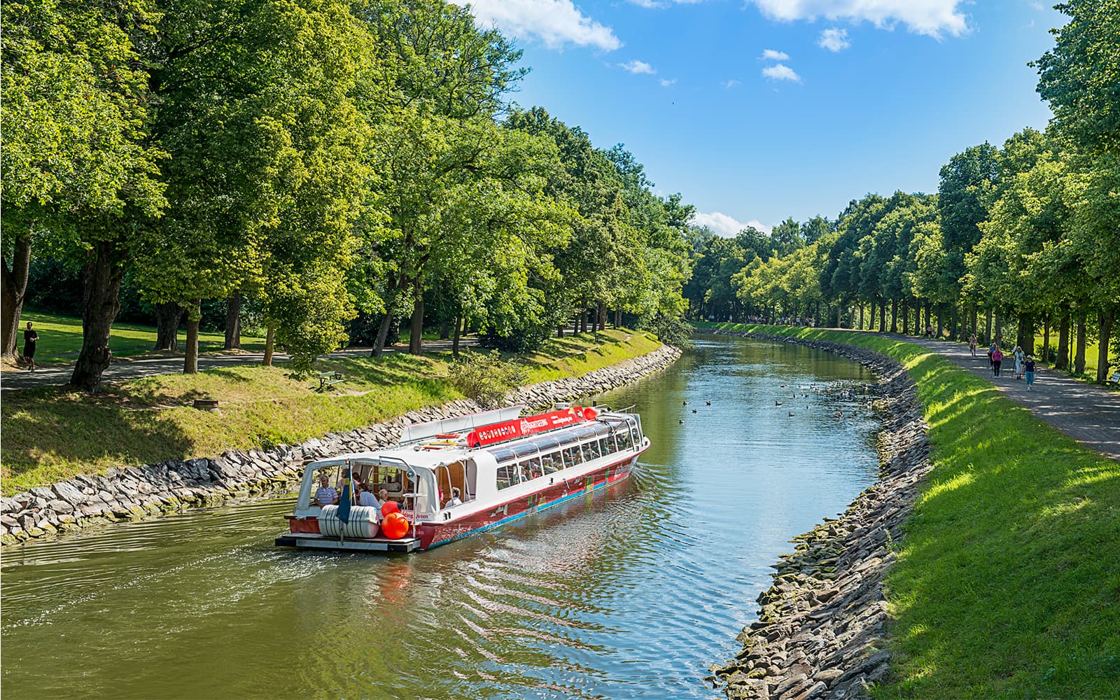 RED Sightseeing: Stockholm Hop-on Hop-off Boat Tour tickets in Stockholm - Highlights | TickYourList