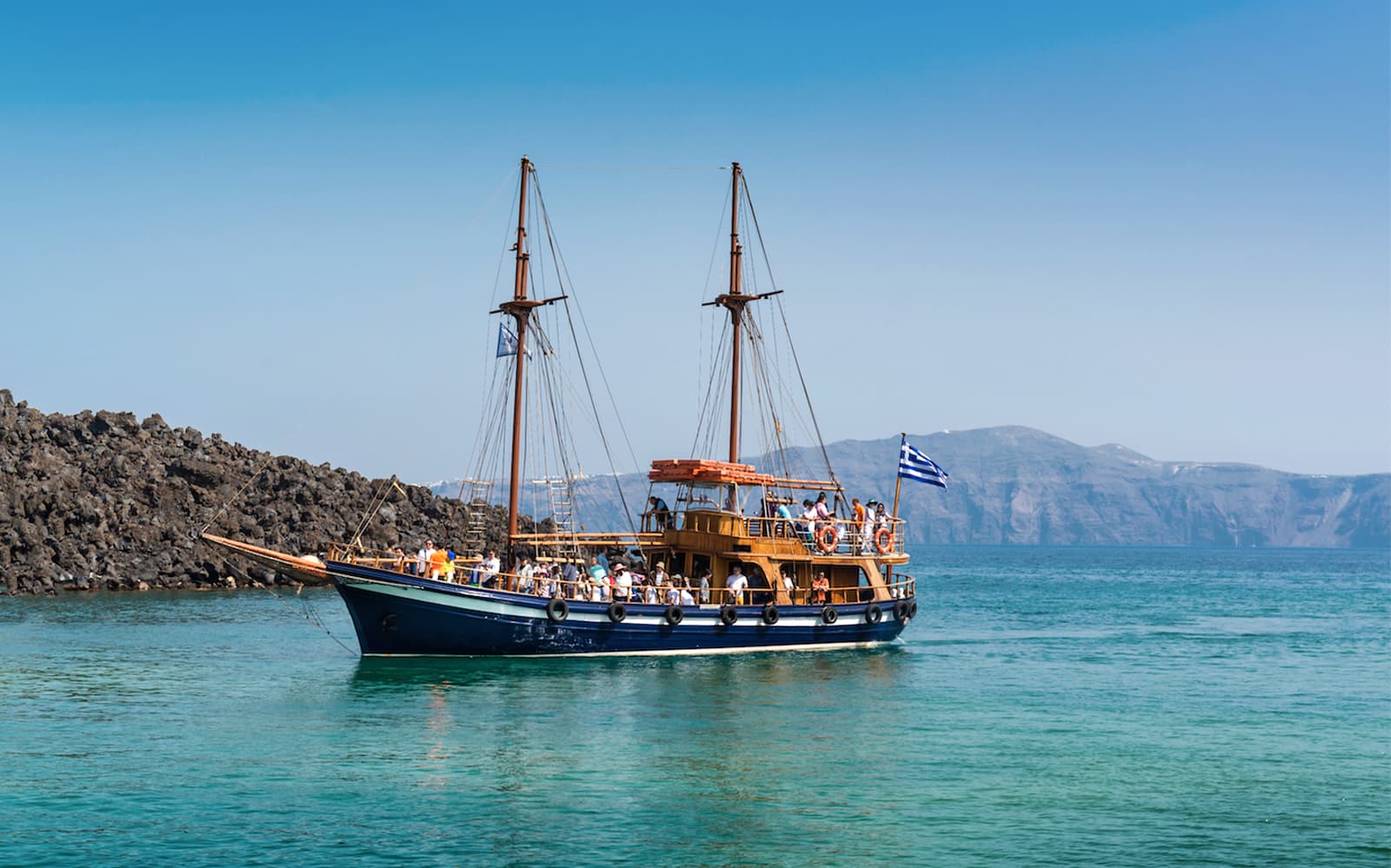Santorini 3-Hour Cruise to Volcano and Hot Springs