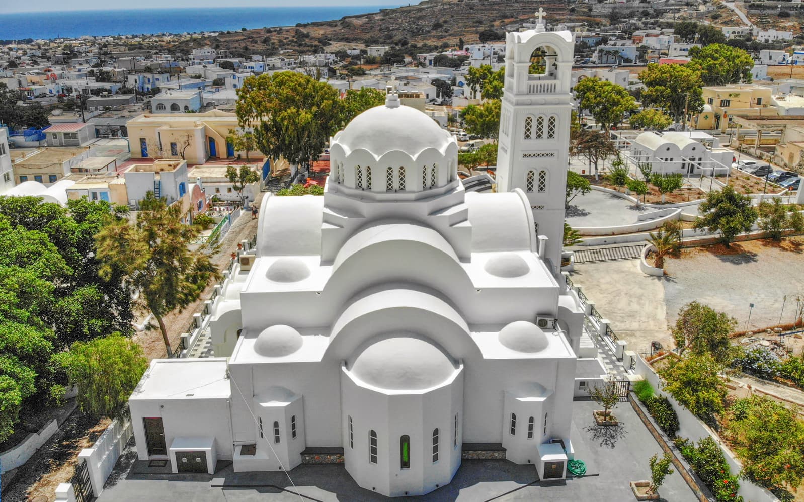 Santorini: Sightseeing Bus Tour with Expert Guide in Akrotiri tickets in Santorini - Features | TickYourList