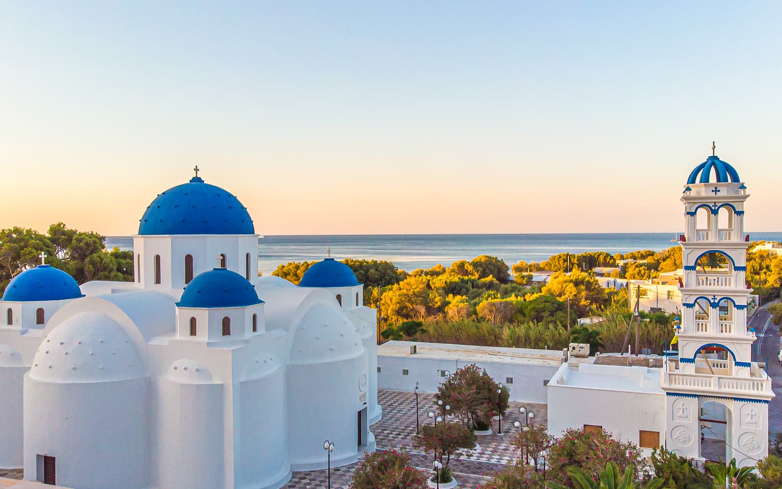 Santorini: Sightseeing Bus Tour with Akrotiri Archaeological Site Visit & Wine Tasting tickets in Santorini - Highlights | TickYourList