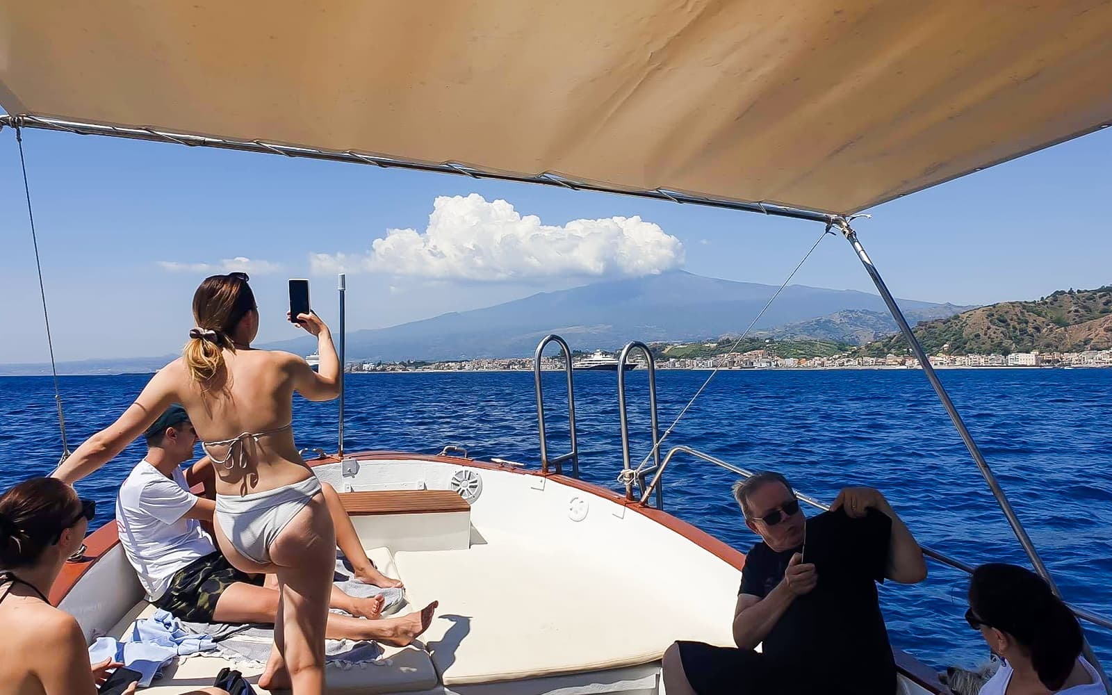 2-Hour Sightseeing Cruise in Giardini Naxos Taormina Isola Bella