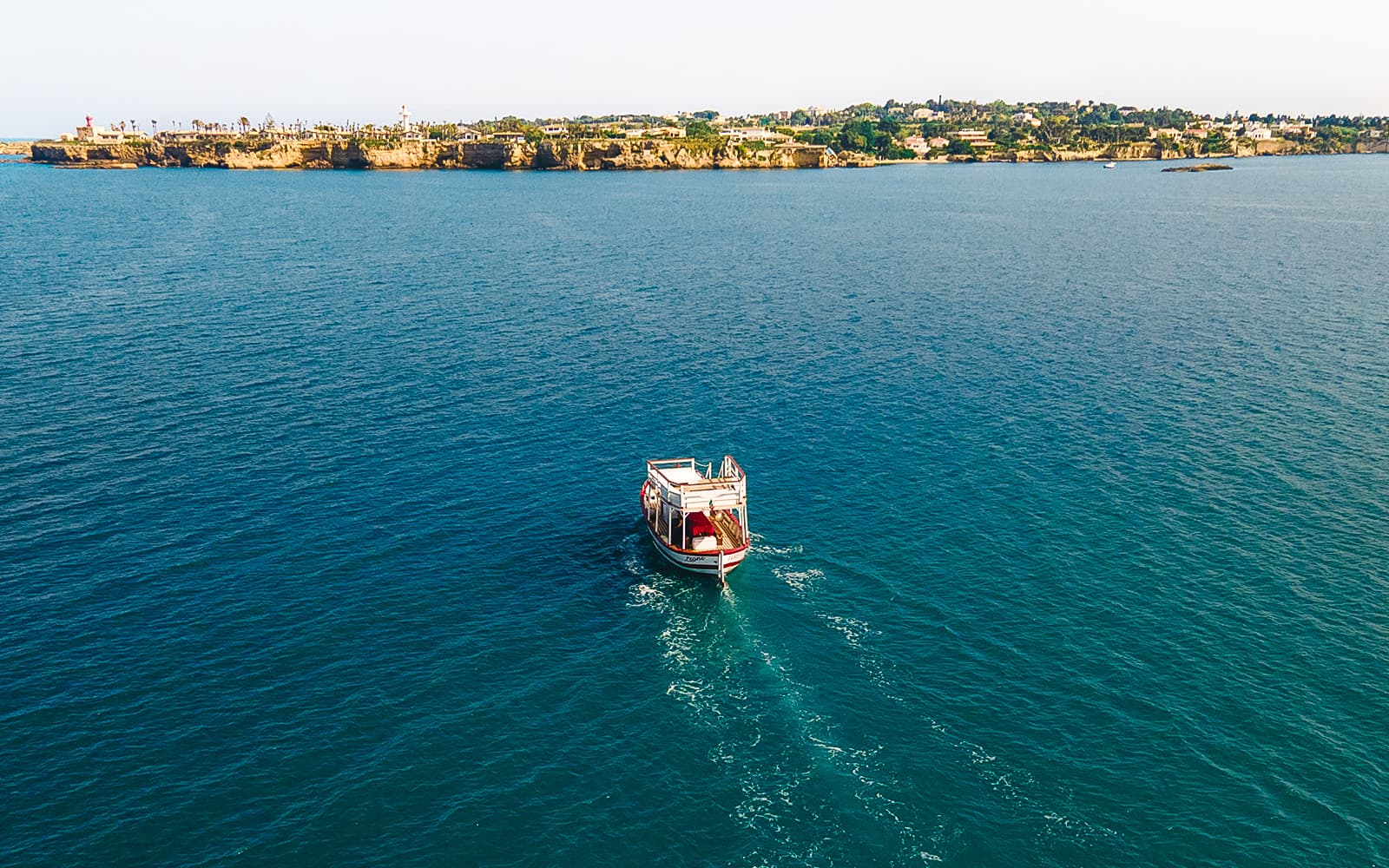 Half-Day Guided Boat Tour in Syracuse with Lunch & Wine