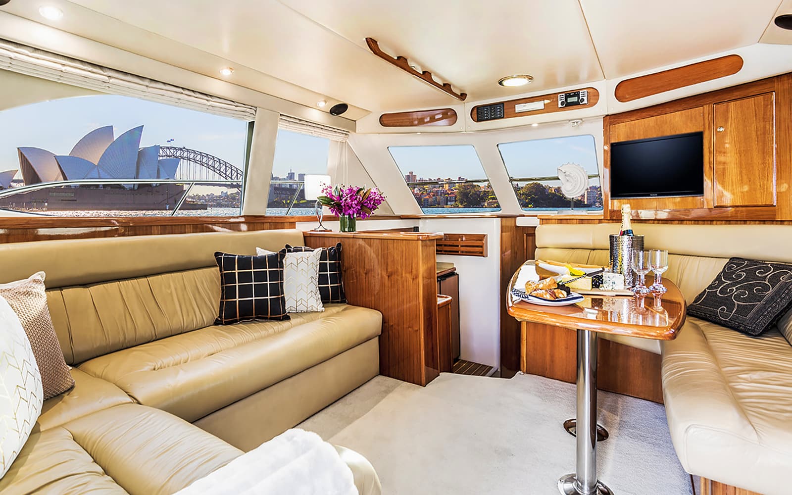 Luxury Sydney Whale Watching Cruise with Lunch and Open Bar tickets in Sydney - Features | TickYourList