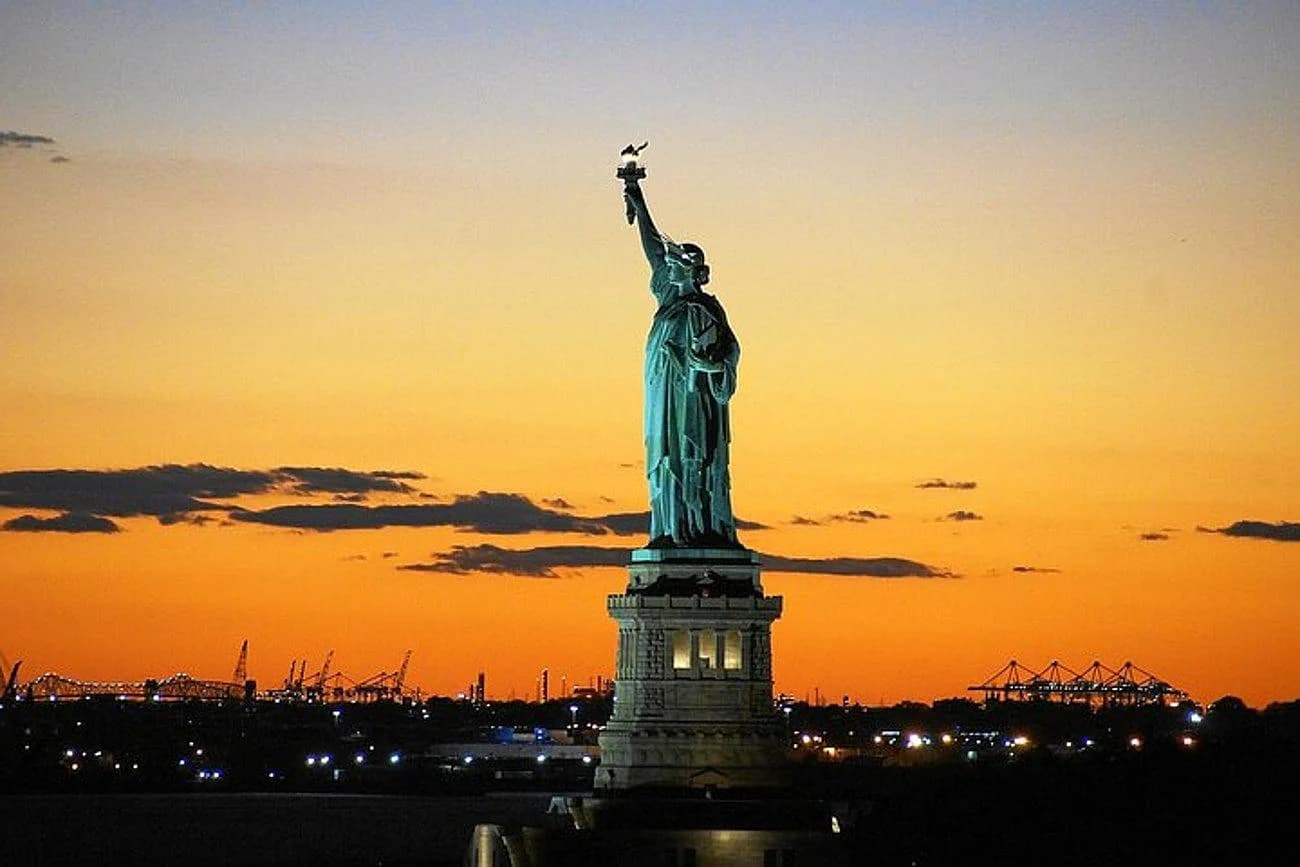 Statue of Liberty 2-Hour Sunset Cruise & Drink