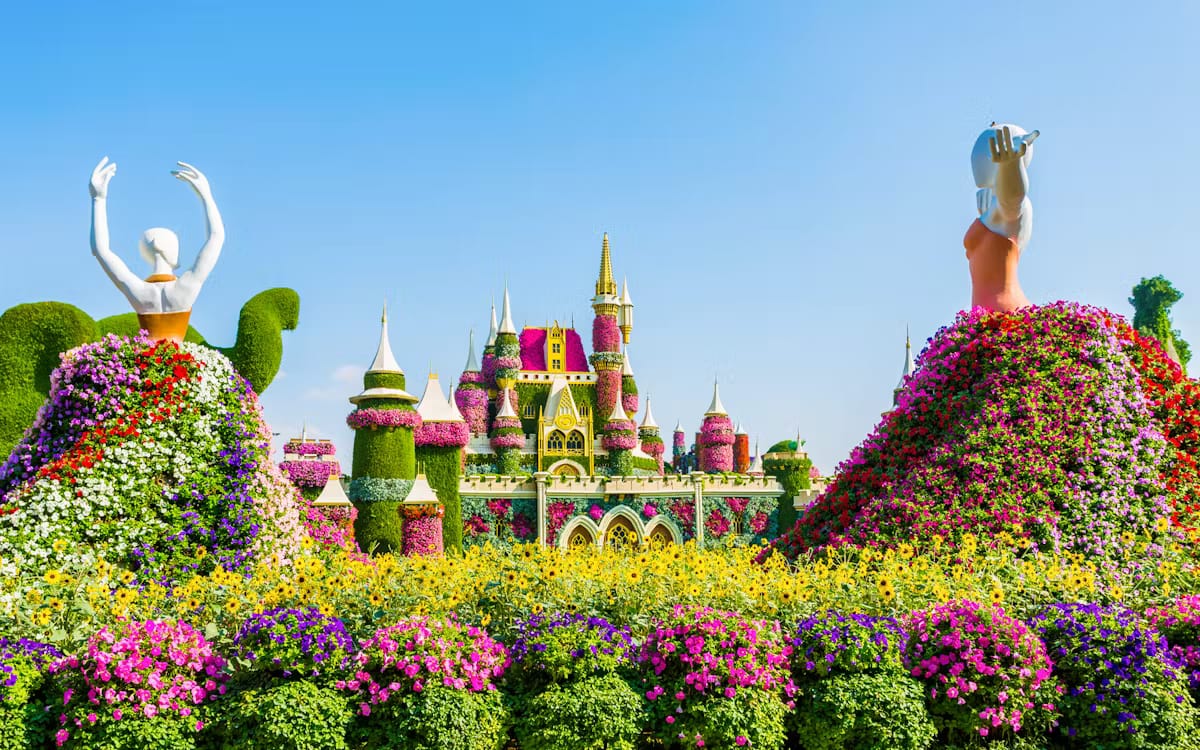 c1a53b3a-69c7-46ce-9c6e-5bc91d486a62-14133-dubai-dubai-miracle-garden-11.avif