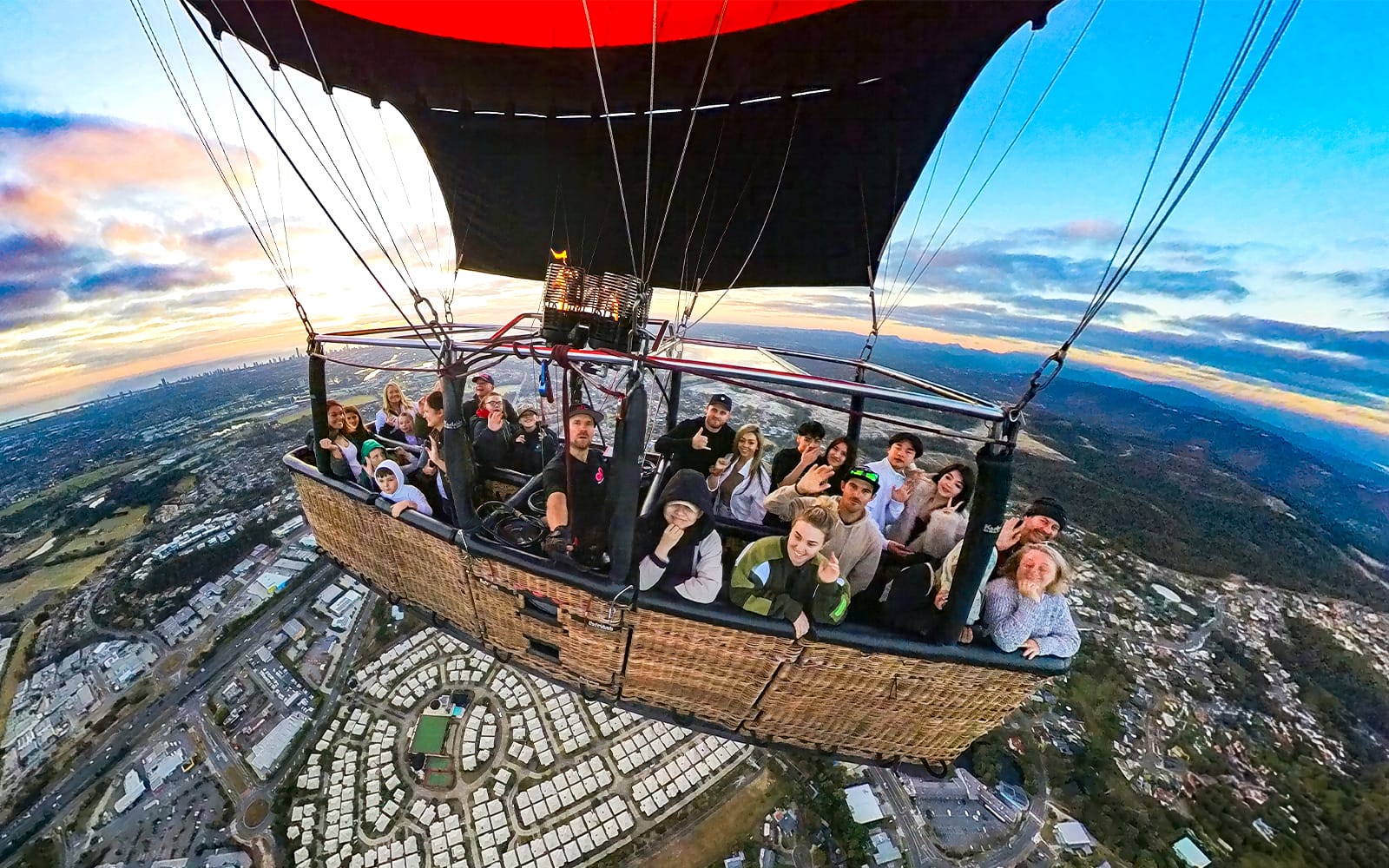 cfaf2c9d5af57c8ab67cd688fdb4c713-15769-gold-coast-hot-air-balloon-flight-with-optional-transfers-and-champagne-breakfast-06.jpg