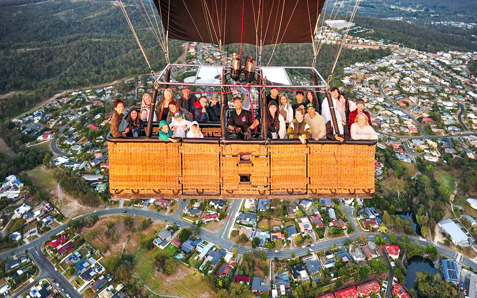 bfd77ba3d34353eded1c1115f22c67fa-15769-gold-coast-hot-air-balloon-flight-with-optional-transfers-and-champagne-breakfast-04.jpg