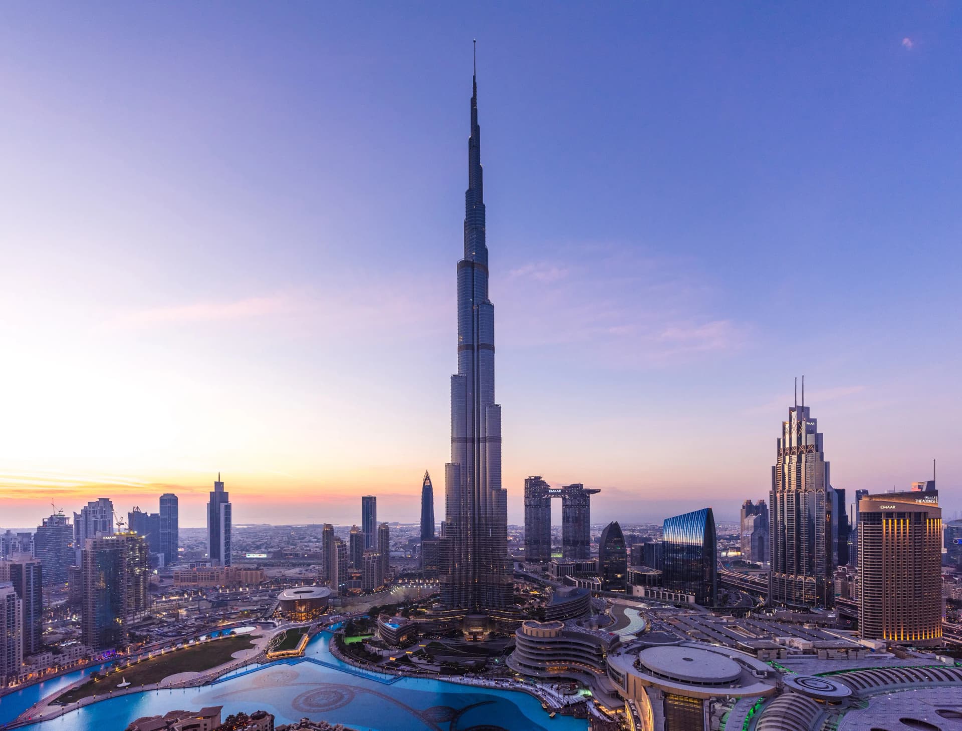 Combo: Burj Khalifa At The Top + Dubai Aquarium & Underwater Zoo Tickets