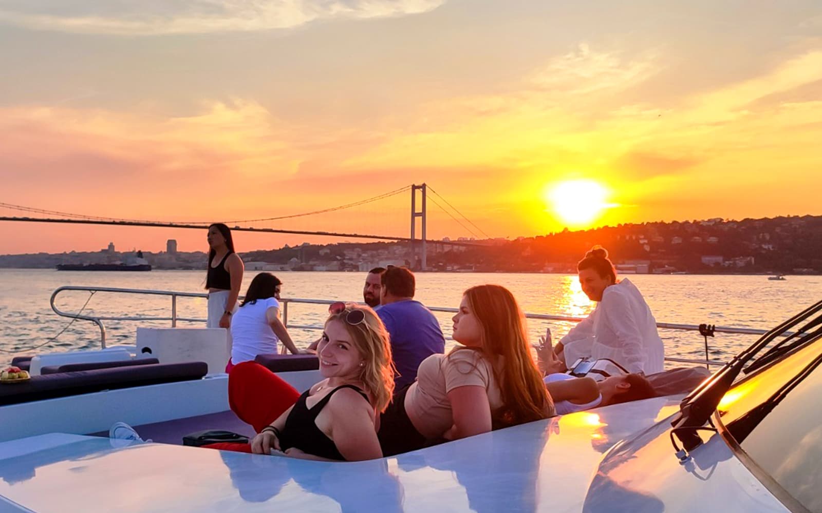 Bosphorus Yacht Sightseeing Cruise with Soft Drinks & Snacks tickets in Istanbul - Highlights | TickYourList