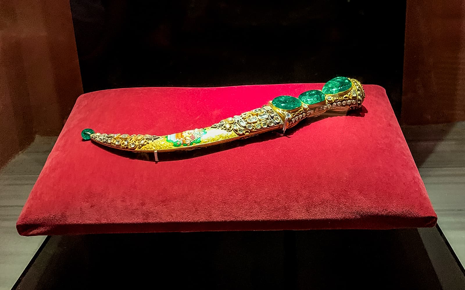 Topkapi Palace & Harem Guided Tour with Skip-the-Line Tickets in Istanbul - Features | TickYourList