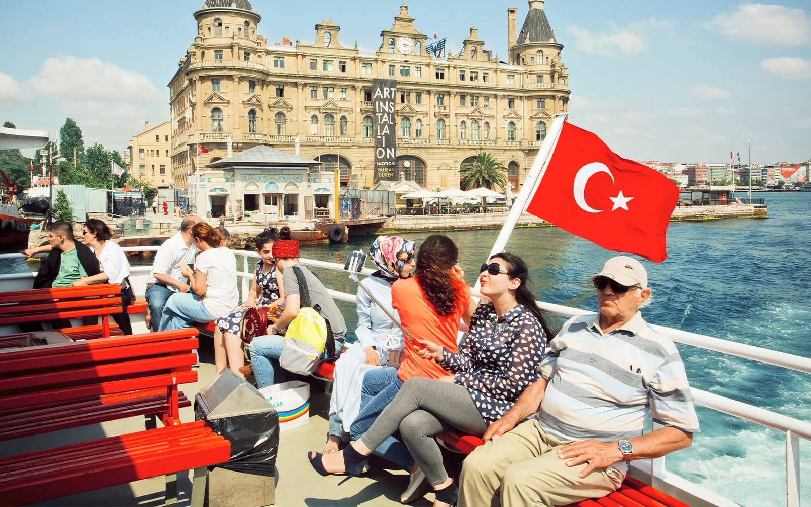 9e88a94abe3b08c28b19ae5df91c8da0-20654-istanbul-bosphorus-strait-afternoon-cruise-with-cable-car-to-pierre-loti-hill-02.jpg