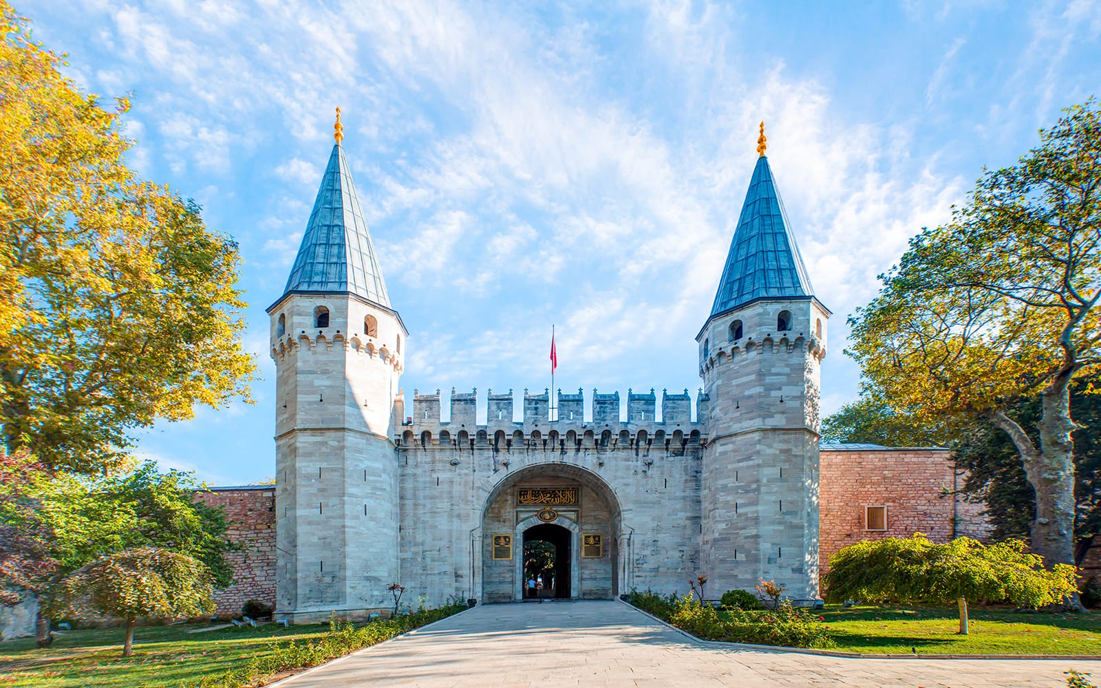 597771c77f2ae12dbf7a03ca4ca13b66-27227-istanbul-topkapi-palace-skip-the-line-ticket---audio-guide-01.jpg