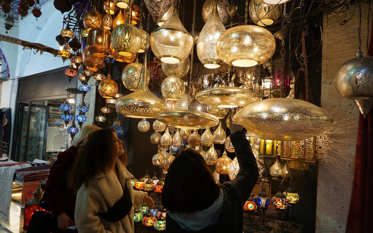 6279190e-8f57-4f4e-a882-6e8ae04ba456-15336-istanbul-istanbul-walking-tour-local-markets-and-rooftops-01-6-.jpg
