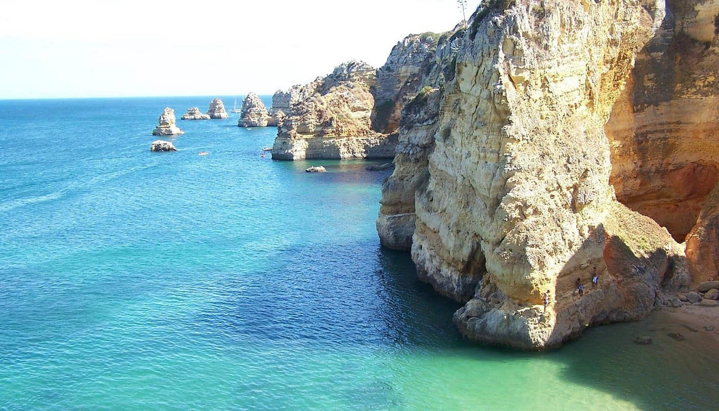 Tours-praia-dona-ana.jpg