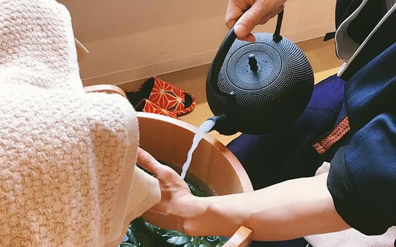 Wellness-c7680c5c-d56b-4231-9892-ff6b4f277ff5-12389-kyoto-arashiyu-japanese-foot-massage-01.avif