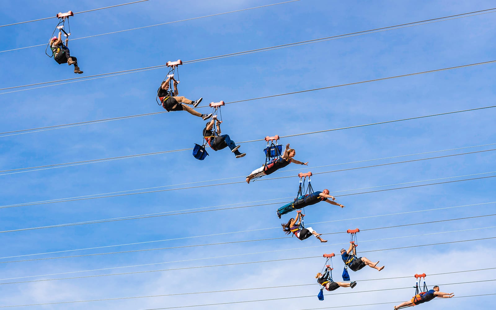 26addf8e57d66d2a68ff514a32dd47ba-22235-las-vegas-fly-linq-zipline-tickets-06.jpg