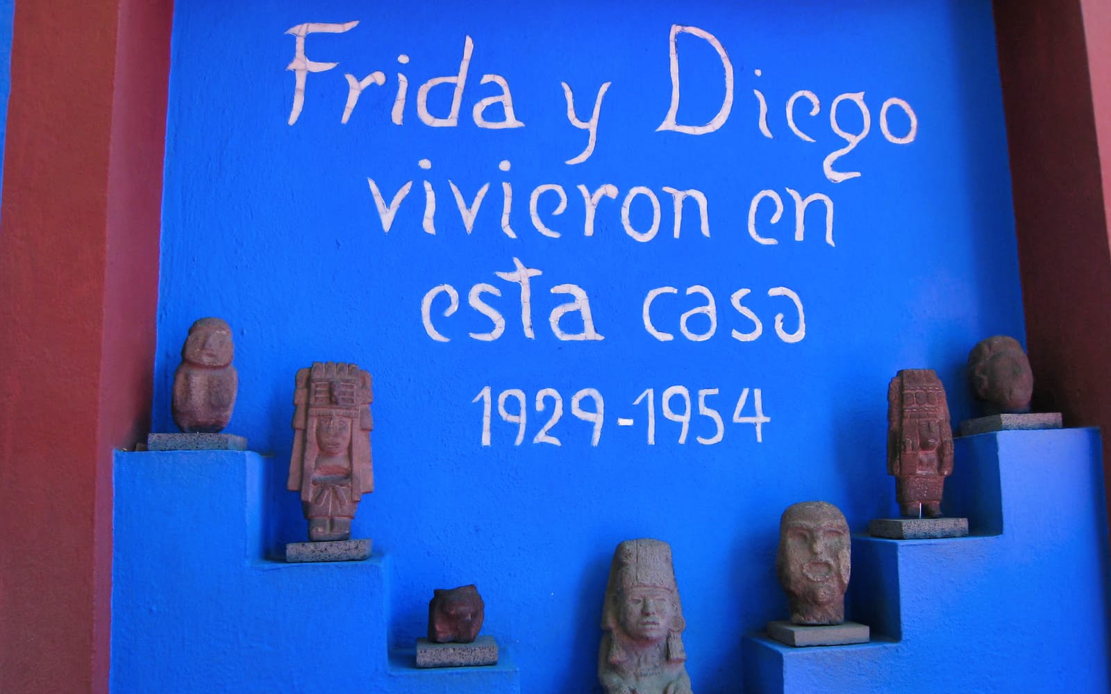 c2bbf1d2-f749-46be-808b-cb95a3ab5dda-12483-mexico-city-frida-kahlo-museum-guided-tour-04.jpg