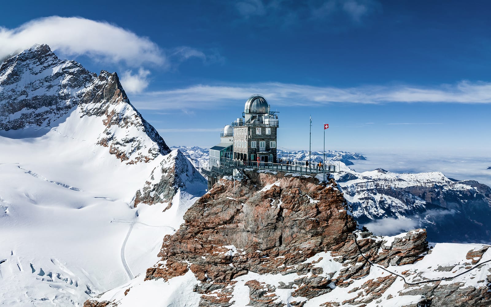 979cdf657359097a21db4aa0b47d7003-18140-interlaken-round-trip-tickets-to-jungfraujoch-from-lauterbrunnen-20.jpg