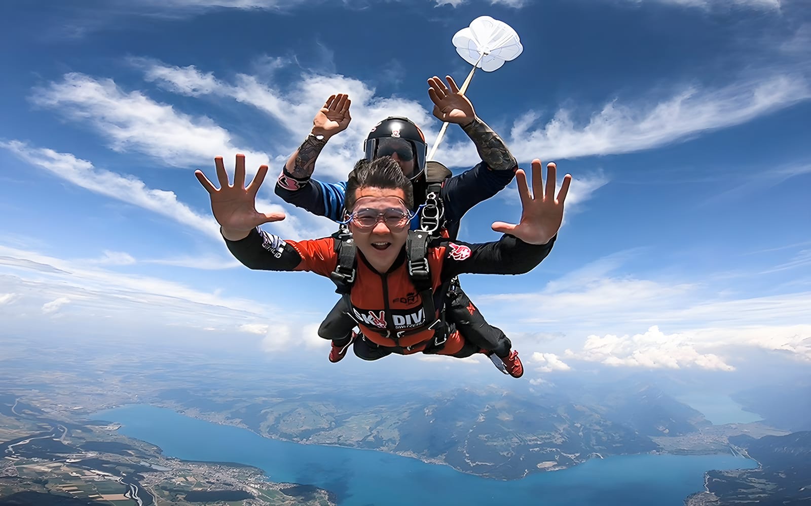 268c6609f2736058eb01c1acf6f5b474-14814-interlaken-skydive-switzerland-tickets-tandem-skydive-from-13-000-ft-01.jpg