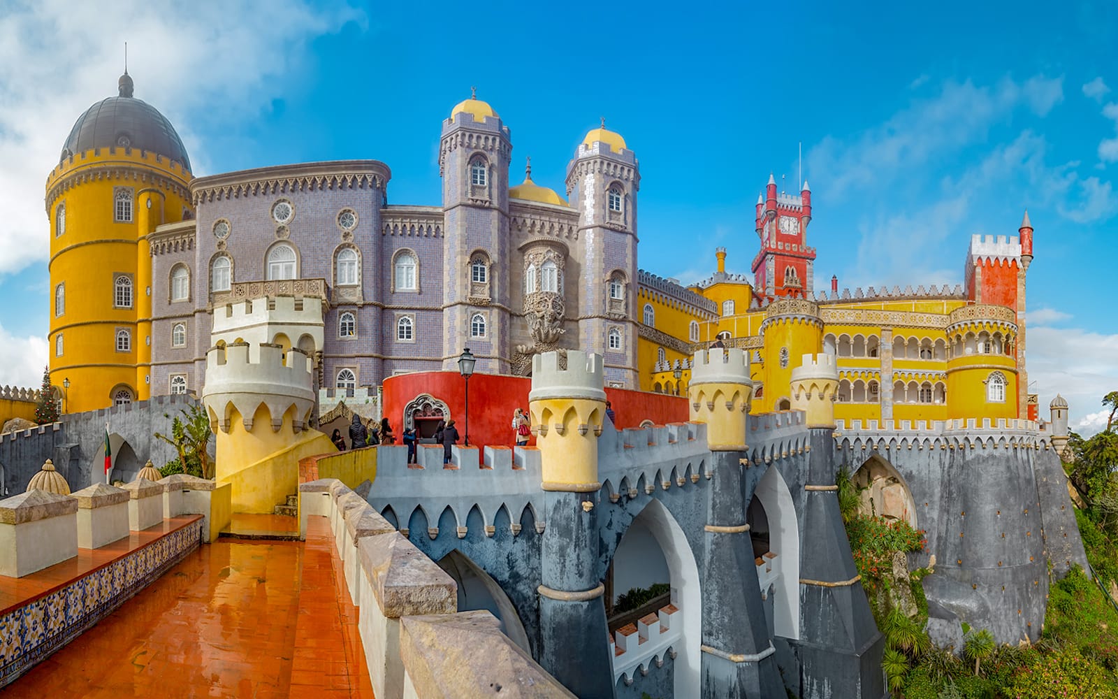 ad214c98f6291574f78e7367ada4e3b3-23122-Lisbon-Pena-Palace---Park-Tickets-with-Audio-Guide-03.jpg