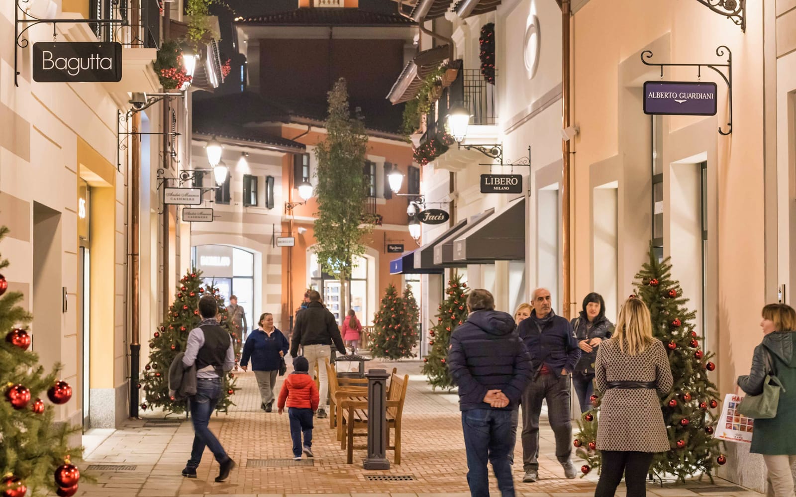 1a02176e-3128-4be5-aad6-be0bebaf8fa1-12205-milan-serravalle-designer-outlet-tickets-with-transport-from-milan-02.jpg