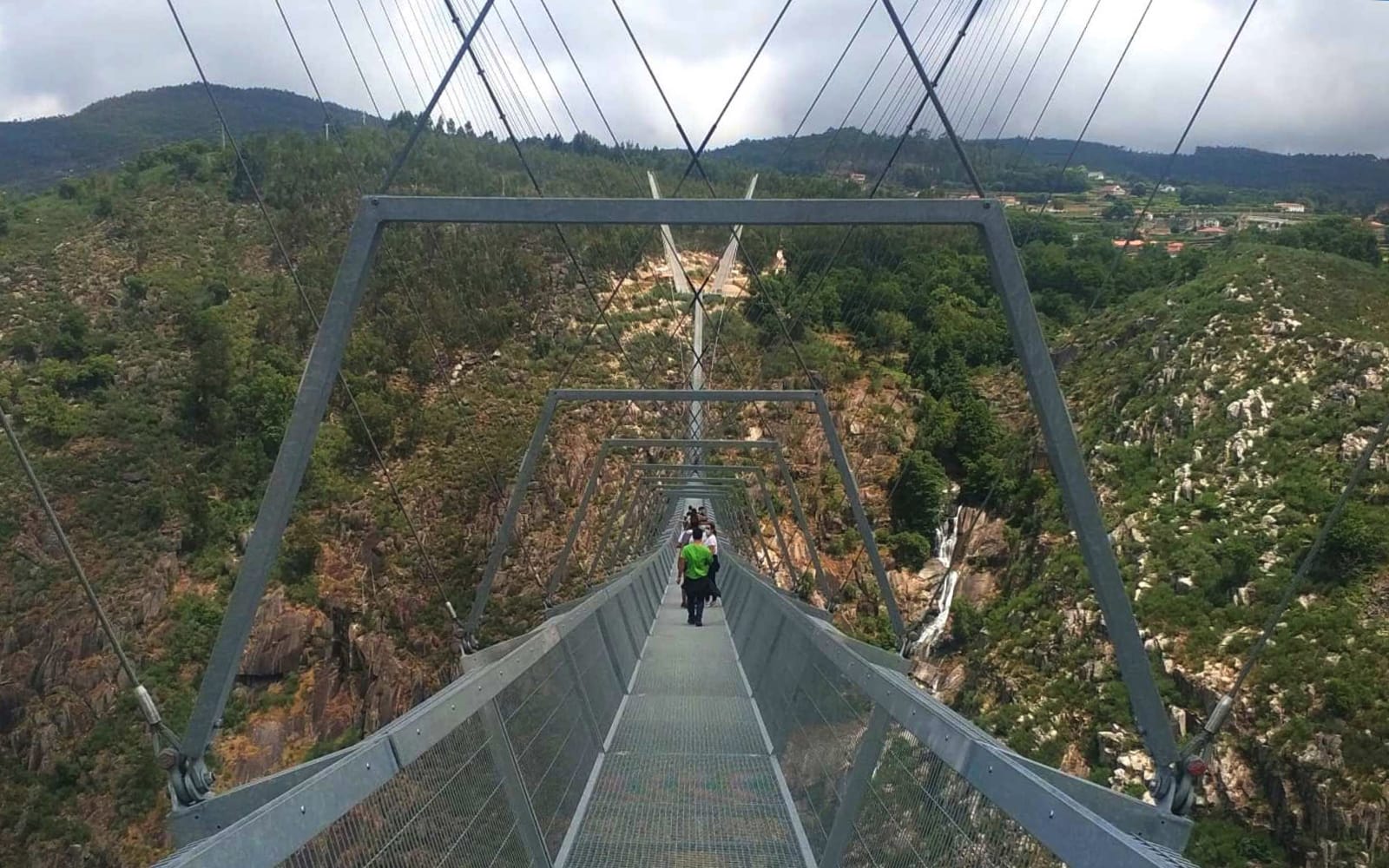 114f24a9883371ebd732b6d236e152b8-19700-porto-516-arouca-suspension-bridge-and-paiva-walkways-tour-01.jpg
