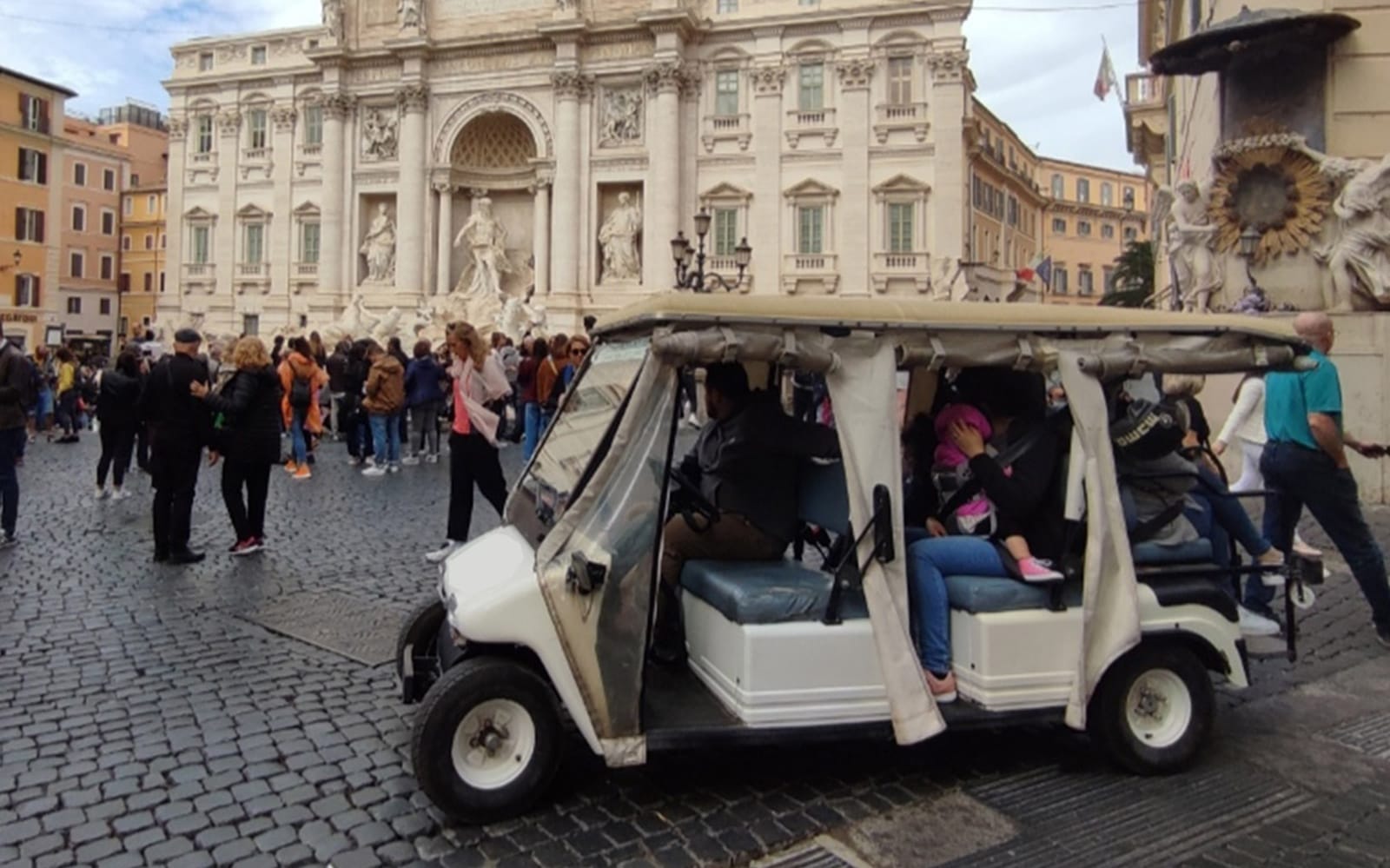 131f04a1-1f36-4024-bfe5-f43f20743706-18738-rome-golf-car-tour-of-rome-main-attractions-and-hidden-gems-02.jpg